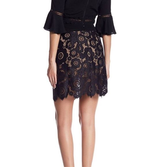 FOR LOVE AND LEMONS SONYA LACE MINI SKIRT SMALL - Picture 4 of 11